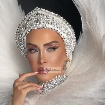 استایل فرشته و پری‌گونه حدیث فولادوند در لباسی منحصربفرد با دنباله‌ای از جنس ساتن به رنگ پرچم ایران+ویدیو/ درخشان و چشم‌نواز😍