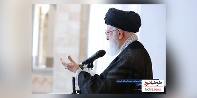 (عکس) اسلحه در دست رهبر معظم انقلاب درهنگام خطبه های نماز جمعه چه معنایی داشت؟