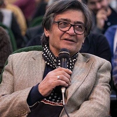 یادی کنیم از حرف های رضا رویگری: «اون موقع به ما یه دونه از اینا می‌دادن دعوا می‌شد!» / ماجرای خنده‌دار تفاوت نسل‌ها در استفاده از ایموجی