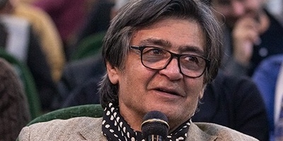 یادی کنیم از حرف های رضا رویگری: «اون موقع به ما یه دونه از اینا می‌دادن دعوا می‌شد!» / ماجرای خنده‌دار تفاوت نسل‌ها در استفاده از ایموجی