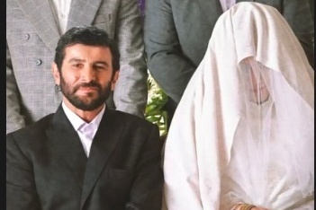 مراسم عقد امین حیایی با سرود انقلابی«خجسته باد این پیروزی» غوغا کرد؛ مدیری اونقدر به کراوات هادی کاظمی نگاه کرد که معذب شد و بازش کرد!+ویدیو