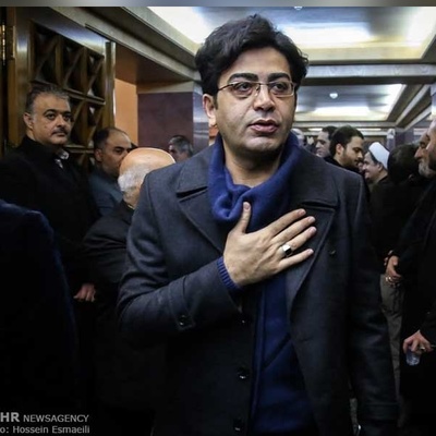 هنرمندانی که در مراسم ختم مادر فرزاد حسنی حاضر شدند؛ حضور فریبا کوثری، المیرا شریفی‌مقدم و همسرش، جوانه دلشاد، مهدی یغمایی و...+فیلم