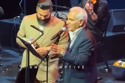 بازخوانی ترانه به یادماندنی «سوغاتی» توسط مهران مدیری در سالن اُپرا هاوس دوبی/ وقتی میای صدای پات از همه جاده ها میاد...+فیلم