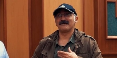 فیلم/ لحظه انفجار سالن آمفی‌تئاتر دانشگاه آزاد تهران با حضور هادی جازی فر برای اکران دانشجویی فیلم «ناتوردشت»/ وقتی تصمیم میگیرم یه روز دانشگاه نرم!