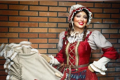 نگاهی به تیپ و استایل شیک پاییزی بهنوش طباطبایی /شتر چی میگه اون وسط