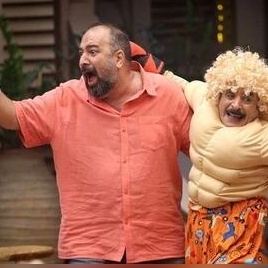 (ویدئو) یادی کنیم از شوخی دستی آقا رشید در جوکر که صدای علیخانی رو درآورد/ علیخانی میگه لمس تو جوکر ممنوعه، رشید به سیم آخر زده 😂