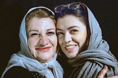 سلفی زیبای ناهید مسلمی در کنار همسر واقعی و دخترش، شیدا خلیق/ انگار ناهید مسلمی اینجا فکر میکرده جوکر تایمشه و باید شیدا رو بخندونه