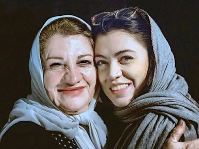 سلفی زیبای ناهید مسلمی در کنار همسر واقعی و دخترش، شیدا خلیق/ انگار ناهید مسلمی اینجا فکر میکرده جوکر تایمشه و باید شیدا رو بخندونه