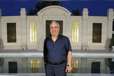 نگاهی به قصر شاه‌نشین و 1200 متری مهران مدیری در زعفرانیه تهران؛ عمارتی مجلل با 10 تا اتاق خواب، 3 آشپزخانه و مجهز به استخر!+ویدیو