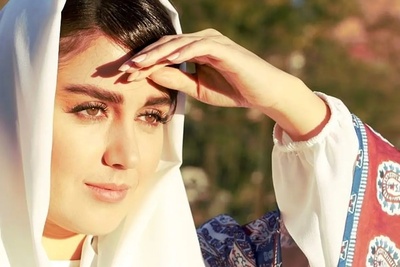 لحظات عاشقانه‌ی افسانه پاکرو و بازیگر خوش‌استایل ترک