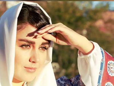 لحظات عاشقانه‌ی افسانه پاکرو و بازیگر خوش‌استایل ترک