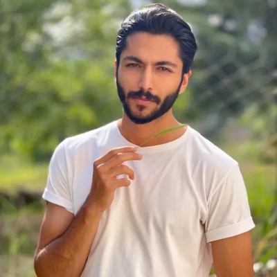 تغییر چهره متفاوت و جذاب کیسان دیباج؛ آقای بازیگر را بدون ریش ببینید!+عکس