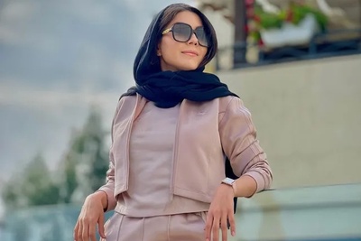 جلوه باشکوه و پرعظمت منزل آزاده زارعی بازیگر سریال آوای باران در آسمان خراش های الهیه/ مبلمان تاج دار، تابلو هنری اگزجره، گل و گیاه همیشه سبز و...