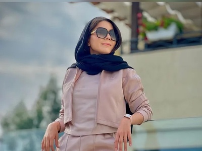 جلوه باشکوه و پرعظمت منزل آزاده زارعی بازیگر سریال آوای باران در آسمان خراش های الهیه/ مبلمان تاج دار، تابلو هنری اگزجره، گل و گیاه همیشه سبز و...