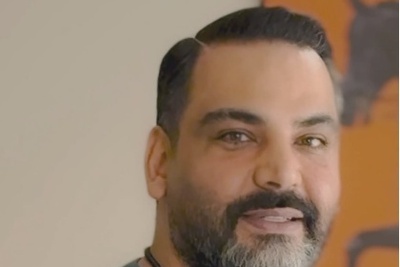 تغییر چهره عجیب احسان علیخانی با تغییر در مدل موهایش؛ تحول در قیافه مجری سابق صدا و سیما با مدل مویی که اصلا بهش نمیاد! +ویدیو