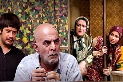 نصیحت‌های خنده دار قبل ازدواج آقا هاشم به منصور در سریال "متهم گریخت"/میری زن بگیری، کلاه سرت میزارن!+ویدئو
