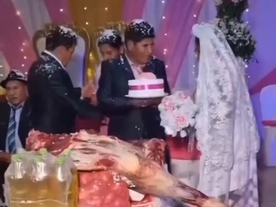 خلاقیت خنده دار عروس کمک خرج برای تهیه جهیزیه/ تو این گرونی بهترین کاری بود که میشد انجام داد😂