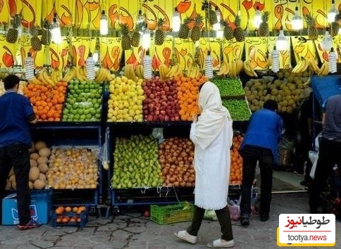 خلاقیت تحسین برانگیز میوه فروش تهرانی برای کشوندن مشتری پای خریدحماسه آفرید/ هنر نزد ایرانیان است و بس!