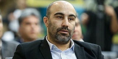 وقتی محسن تنابنده یادش می‌رود در دانشگاه است؛ رقتار خنده‌دار و عجیب نقی معمولی با همکلاسی دخترش+ویدیو