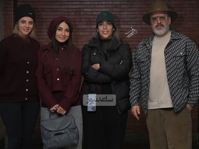 نگاهی به تیپ و استایل بازیگران ایرانی در پشت صحنه نمایش «باران اسیدی»/ مونا کرمی، سمیرا حسن پور، محسن کیایی، بهرنگ علوی، مهسا طهماسبی، سپند امیرسلیمانی، فاطیما بهارمست و...