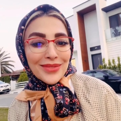 نگاهی به دکوراسیون اصیل و دلنشین خانه ویلایی ژیلا صادقی؛ از مبلمانی خوشرنگ، تابلوهایی عتیقه و فاخر،لوسترهای شاهانه و فضایی دلباز که زندگی در اینجا آدمو پیر نمیکنه!+فیلم و عکس