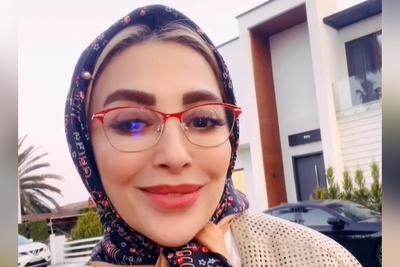 نگاهی به دکوراسیون اصیل و دلنشین خانه ویلایی ژیلا صادقی؛ از مبلمانی خوشرنگ، تابلوهایی عتیقه و فاخر،لوسترهای شاهانه و فضایی دلباز که زندگی در اینجا آدمو پیر نمیکنه!+فیلم و عکس