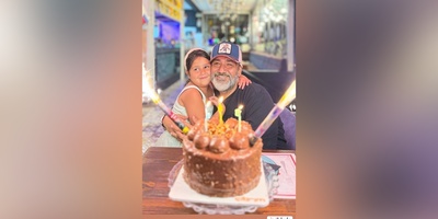 ویژه ماه مهر/ هانا دختر خوشگل مهران غفوریان  در جشن فارغ التحصیلش آهنگ نوستالژی و حماسی: ای ایران ای مرز پرگهر رو خوند/ مبارکا باشه