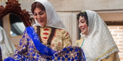 تحلیل استایل هنرمندان؛ بررسی لباس ترلان پروانه، رزیتا غفاری، ستاره اسکندری و... در سریال «بامداد خمار»؛ بازتاب پوشش زنان در اواخر قاجار و اوایل پهلوی+عکس