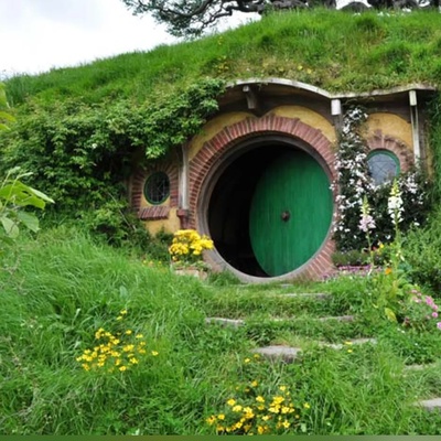 نگاهی به معماری منحصر به فرد خانه به سبک "هابیت‌ ها" + عکس