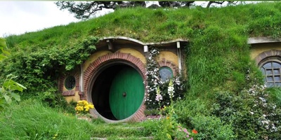 نگاهی به معماری منحصر به فرد خانه به سبک "هابیت‌ ها" + عکس