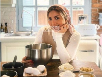 آشپزخانه شیک و مدرن خانه‌ی مینا مختاری و بهرام رادان با باکلاسترین رنگ کابینت و چیدمان مینیمال، بعد از بازسازی