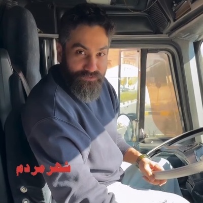 ادای احترام به پدر در مراسم سالگردش به سبک علی زندوکیلی؛ حضور کنار مزار با ماشین سنگینِ ماک!+ویدیو/ غیرقابل پیش‌بینی مثل خواننده جوان