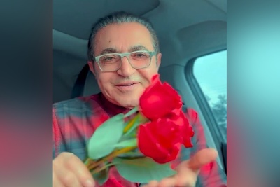 موزیک ویدئوی احساسی جدیدترین آهنگ  «فریدون آسرایی» به نام یادمون رفت+ متن ترانه/خیلی وقته زندگیمون رنگ خنده رو ندیدهاین هوای غم گرفته نفس ما رو بریده