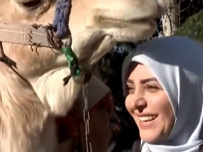 صحبت های کنایه آمیز المیرا شریفی مقدم: به آدم قدرنشناس که کینه به دل بگیره بخواد بهت ضربه بزنه میگن کینه شتری داره/ شتر نباشید!😂