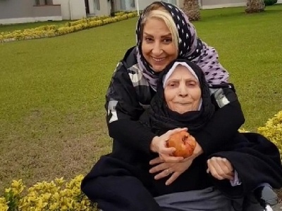 اشک های احساسی مرجانه گلچین برای مادرش: آخرین باری که مادرم را بغل کردم روز مرگش بود! حواستون به من باشه من تنها و بی کسم! /لعنت به جدایی💔😥