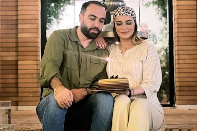 نگاهی به کیک تولد همسر نیلوفر پارسا؛ قرمز جذاب با امضای شخصی+عکس