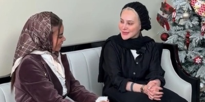 نگاهی به خونه زندگی شاهانه آرام جعفری به سبک نئوکلاسیک لاکچری/ درخت کریسمس مجلل، مبلمان با طرح گورخری، صندلی ریلکسی، لوستر اعیانی، سرویس چینی جهیزیه با طرح حیوانات و...