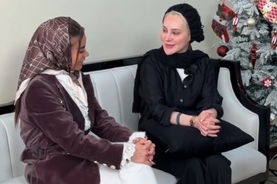 نگاهی به خونه زندگی شاهانه آرام جعفری به سبک نئوکلاسیک لاکچری/ درخت کریسمس مجلل، مبلمان با طرح گورخری، صندلی ریلکسی، لوستر اعیانی، سرویس چینی جهیزیه با طرح حیوانات و...