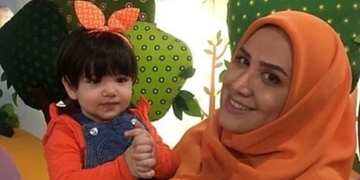 نگاهی به تیپ و استایل شیک و ایرانی‌پسند خاله سارا در دورهمی با فریبا نادری، علی اوجی، مستانه مهاجر، هومن حاجی عبداللهی