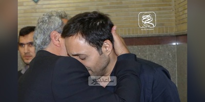نگاهی به مراسم ختم پدر امیرحسین رستمی، مسعود لیسانسه‌ها با حضور سلبریتی‌ها؛ از الهام حمیدی و الهام پاوه‌نژاد تا بیژن بنفشه‌خواه و سروش صحت کارگردان لیسانسه‌ها+عکس