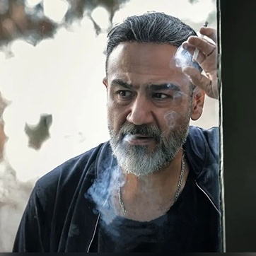 یادی کنیم از اقدام جنجالی کارگردان سریال گردن زنی در چسباندن گوشهای مهران غفوریان با چسب!