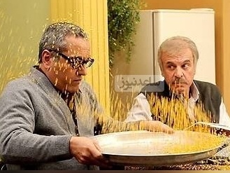 تماشا کنید/ سکانسی خنده‌دار از فالگیر شدن رضا نیکخواه در سریال «مرد دو هزار چهره»!/چه فال حافظ خفنی هم برای مهران مدیری گرفت😂