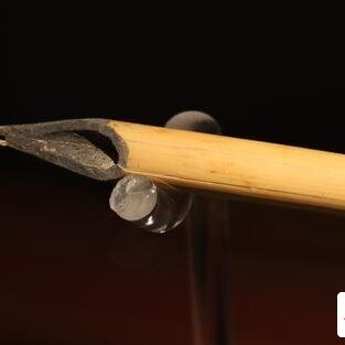 (عکس) قدیمی‌ترین قلم نی ایران با بیش از 1500 سال قدمت که برای خوشنویسی استفاده می‌شده کشف شد/ ساسانی‌ها هم با قلم نی خوشنویسی می‌کردند!