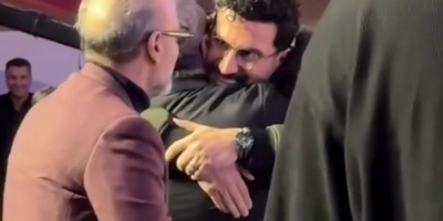 آغوش گرم رامبد جوان برای امیرحسین قیاسی/ رامبد جوان بیشتر از امیرحسین از تندیس حافظ نازپرورده اش ذوق کرد!+فیلم