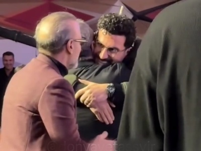 آغوش گرم رامبد جوان برای امیرحسین قیاسی/ رامبد جوان بیشتر از امیرحسین از تندیس حافظ نازپرورده اش ذوق کرد!+فیلم