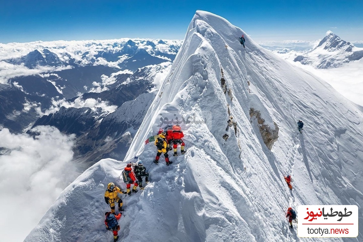 (ویدئو)لحظه هیجان انگیز صعود کوهنوردان حرفه‌ای به قله‌ هیمالیا که نفس ها را در سینه حبس می کند