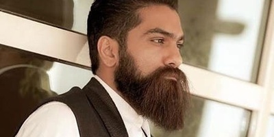 (عکس) وقتی علی زندوکیلی تیپ دهه 60 میزنه؛ با شلوار گشاد چه بامزه شده 😉