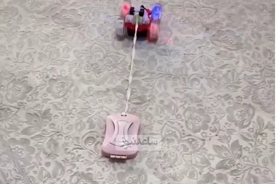 واکنش مرد ایرانی در برابر درخواست همسرش برای خرید جاروی رباتیک به عنوان هدیه روز زن؛ وصل کردن نپتون دستی به ماشین کنترلی پسرش و ایجاد سورپرایز عاشقانه برای زنش+ویدیو/ خدا به دادش برسه😂