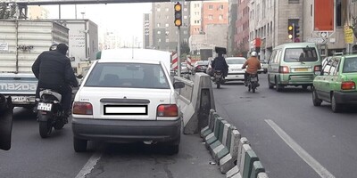 (عکس) راننده جوان و خوش ذوق ایرانی یه جای شعر و نوشته، روی ماشین نقاشی کشید که همه رو از خنده روده بُر کرد🤣