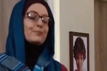یادی کنیم از سکانس خنده دار خانم شیرزاد در سریال  ساختمان پزشکان/کدومتون دماغ عمل میکردین مشتری دارین🤣
